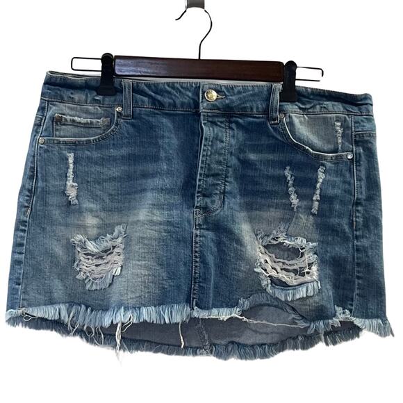 Celebrity Pink Women's Distressed Jean Skirt Size L - Picture 1 of 4